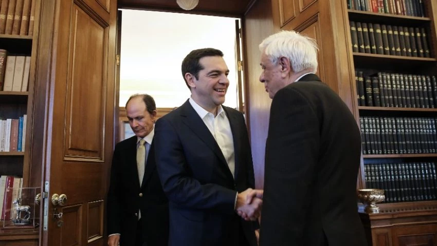 Α.Τσίπρας σε Π.Παυλόπουλο: «Είχατε δίκιο όταν μου λέγατε πως η Ελλάδα έπρεπε να μείνει στην Ευρωζώνη» – Ανοιχτή παραδοχή της κοροϊδίας που υπέστη ο ελληνικός λαός